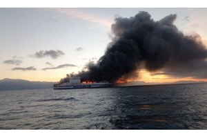 Πορτογαλία: Ναυάγιο με 1.000 Porsche ανοιχτά των Αζορών - Επιασε φωτιά πλοίο που μετέφερε οχήματα στις ΗΠΑ - εικόνα 2