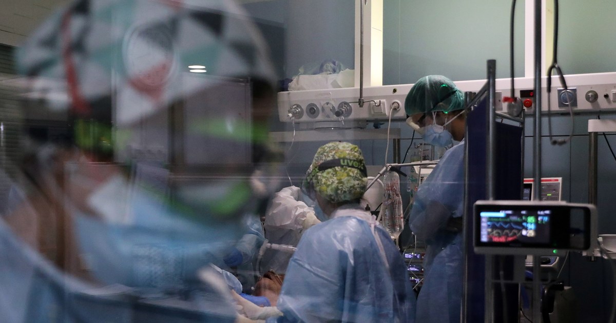 Απίστευτο: Πολυκατοικία στη Θεσσαλονίκη χτυπήθηκε από κεραυνό και άρπαξε φωτιά [εικόνες - βίντεο]