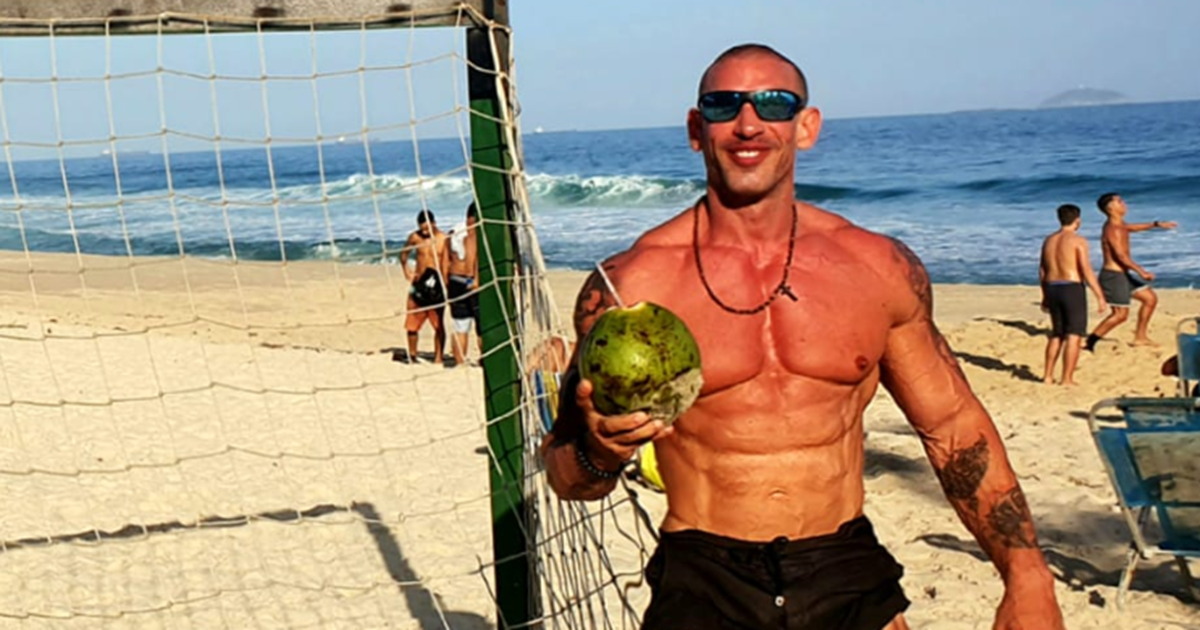 Παλαιό Φάληρο: Φωτιά σε έκθεση μεταχειρισμένων αυτοκινήτων – Καταστράφηκαν 5 ΙΧ - εικόνα 2