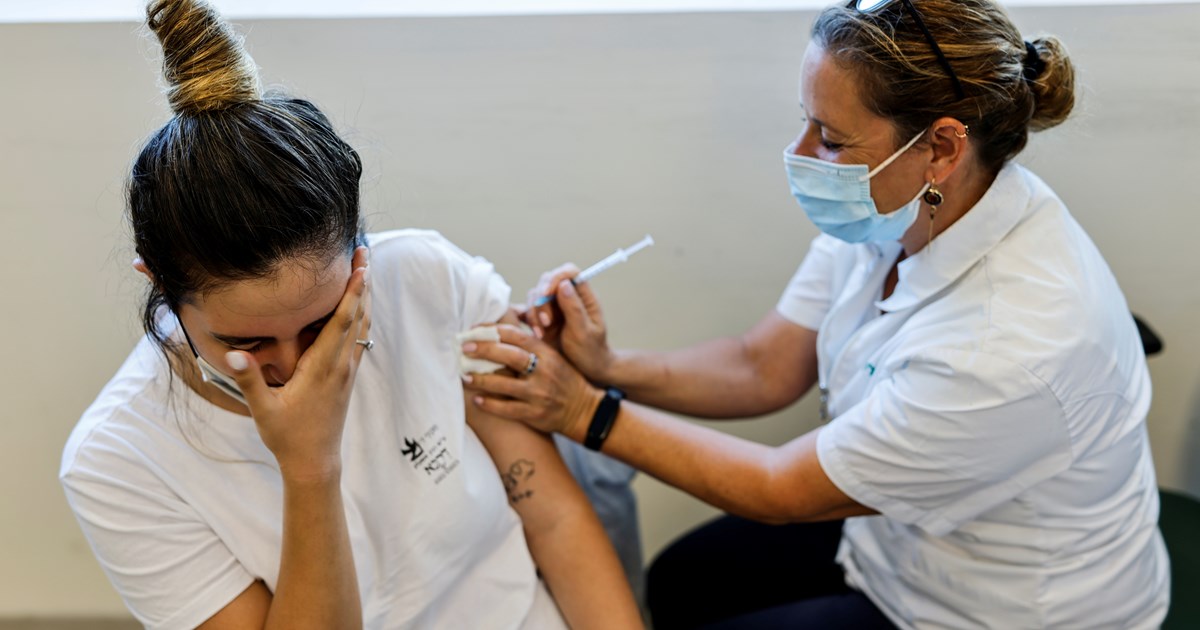 Ερχεται τρίτη δόση εμβολίου σε εφήβους 12-17 ετών - Από ποιες κατηγορίες θα ξεκινήσει στο τέλος Φεβρουαρίου