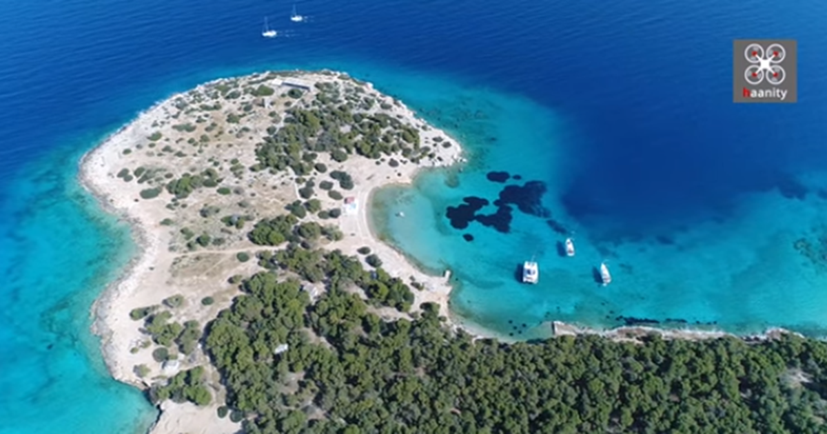 Viral το "σφαλιάρα challenge" στην Ίο - Παραγγέλνεις σφηνάκι και σε... χαστουκίζουν [βίντεο]