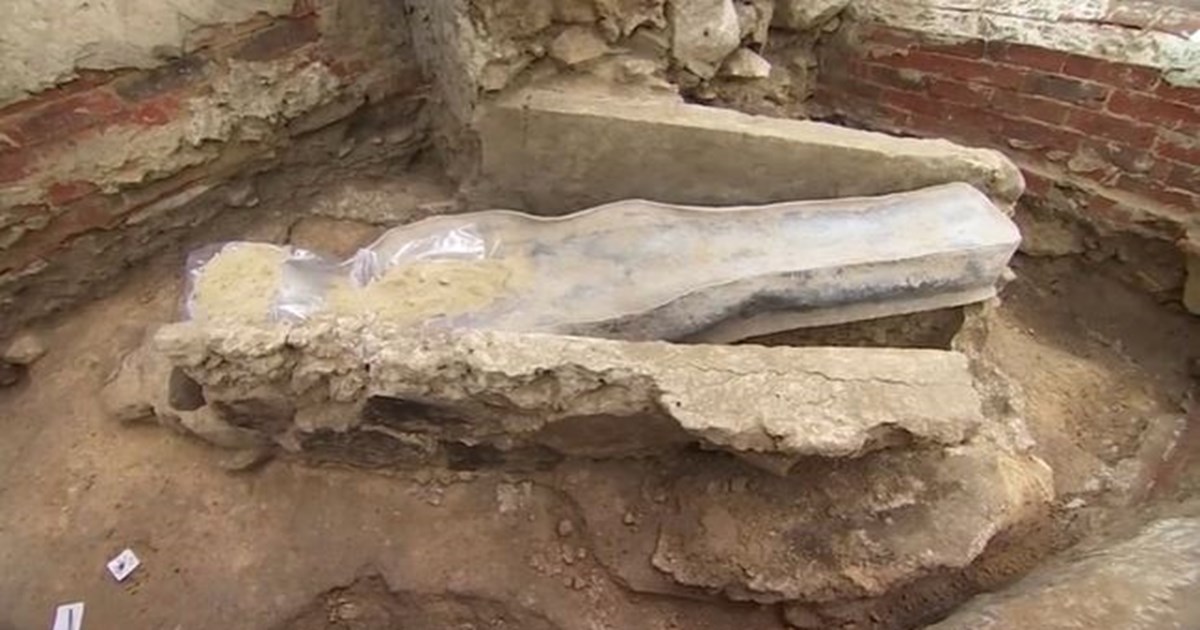 Mystère avec le sarcophage trouvé dans les entrailles de Notre-Dame – Qui est…