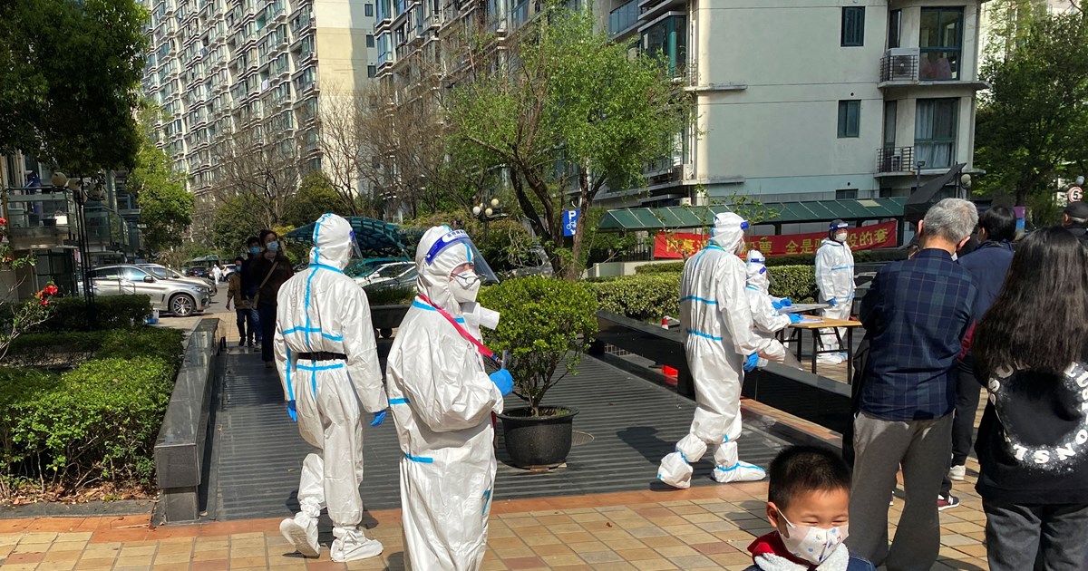 Κραυγές απόγνωσης από τους κατοίκους της Σανγκάης: Βίντεο με εικόνες ντροπής από το σκληρό lockdown για τον κορονοϊό