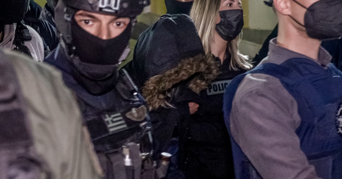 Πώς έπνιξαν τα παιδιά της Πάτρας: Τη Μαλένα με το χέρι, την Ίριδα με το πανάκι