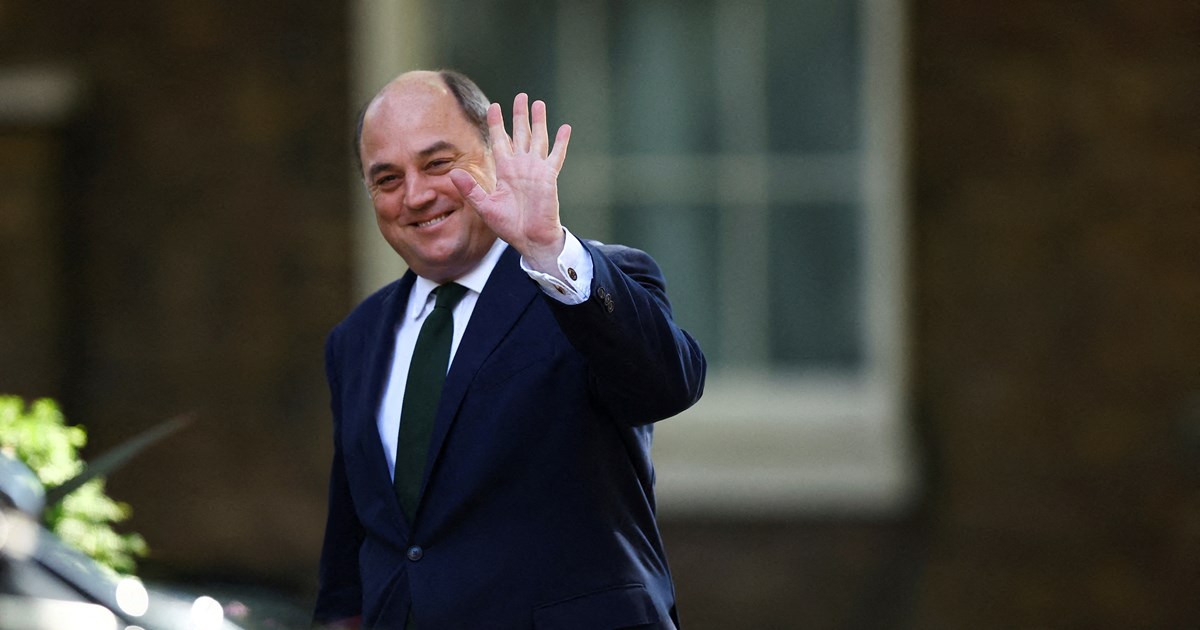 Σάλος στη Βρετανία: Υπουργός έδειξε το δάχτυλο σε διαδηλωτές [Βίντεο] - εικόνα 2