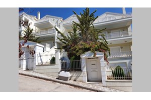 Μετά το Athens Ledra χάνει και το "στρατηγείο" της στη Συγγρού η οικογένεια Παρασκευαϊδη