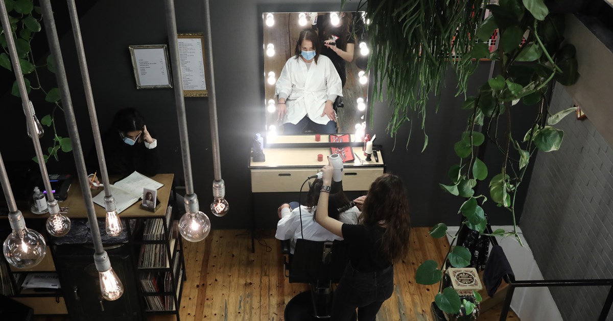 Θεσσαλονίκη: Aγόρασε διαμέρισμα και βρήκε στο πατάρι δύο... μαρμάρινες κεφαλές από τη Ρωμαϊκή περίοδο [εικόνες] - εικόνα 2