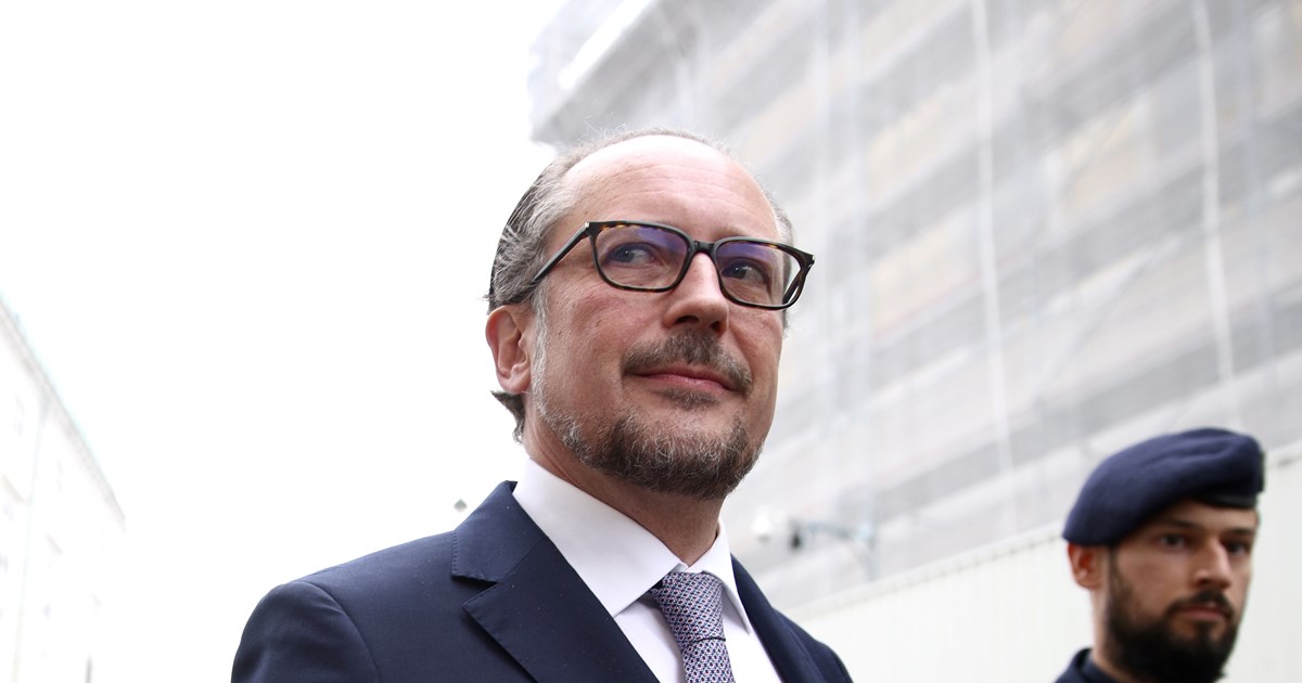 Γερμανία: Η κυβέρνηση Σολτς κόβει τα προνόμια του "φιλορώσου" πρώην καγκελάριου Γκέρχαρντ Σρέντερ