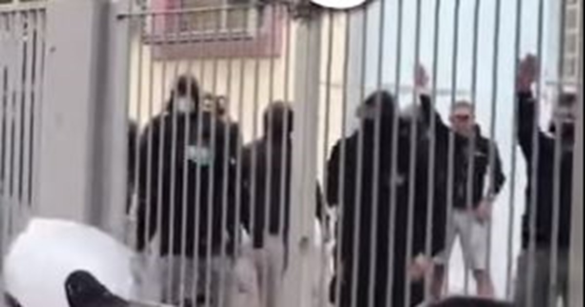 Θεσσαλονίκη: Καταδρομική επίθεση φασιστών με αλυσίδες και tazer κατά μελών της ΚΝΕ - 4 τραυματίες, 16 προσαγωγές [βίντεο-εικόνες] - εικόνα 4