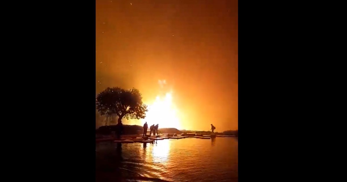 Νύχτα αγωνίας στη Φωκίδα: Μάχη να μείνουν οι φλόγες μακριά από την Ιτέα - Ενισχύθηκαν με το πρώτο φως οι δυνάμεις [Εικόνες-Βίντεο] - εικόνα 8