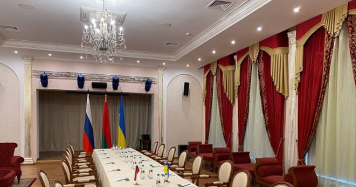 Συγκλονιστικές φωτογραφίες του Reuters από την Ουκρανία: Γυναίκες ετοιμάζουν μολότοφ για να αντιμετωπίσουν τους Ρώσους