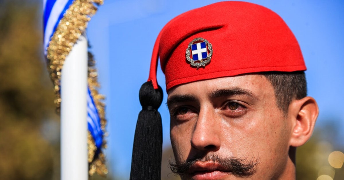 28η Οκτωβρίου: Στον ουρανό του Ηρακλείου σηκώθηκε ελληνική σημαία 1,5 στρέμμα [εικόνες - βίντεο] - εικόνα 5