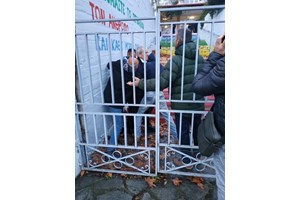 Θεματοφύλακες του Συντάγματος: Τους απαγορεύθηκε να πλησιάζουν σχολείο σε απόσταση 500 μέτρων