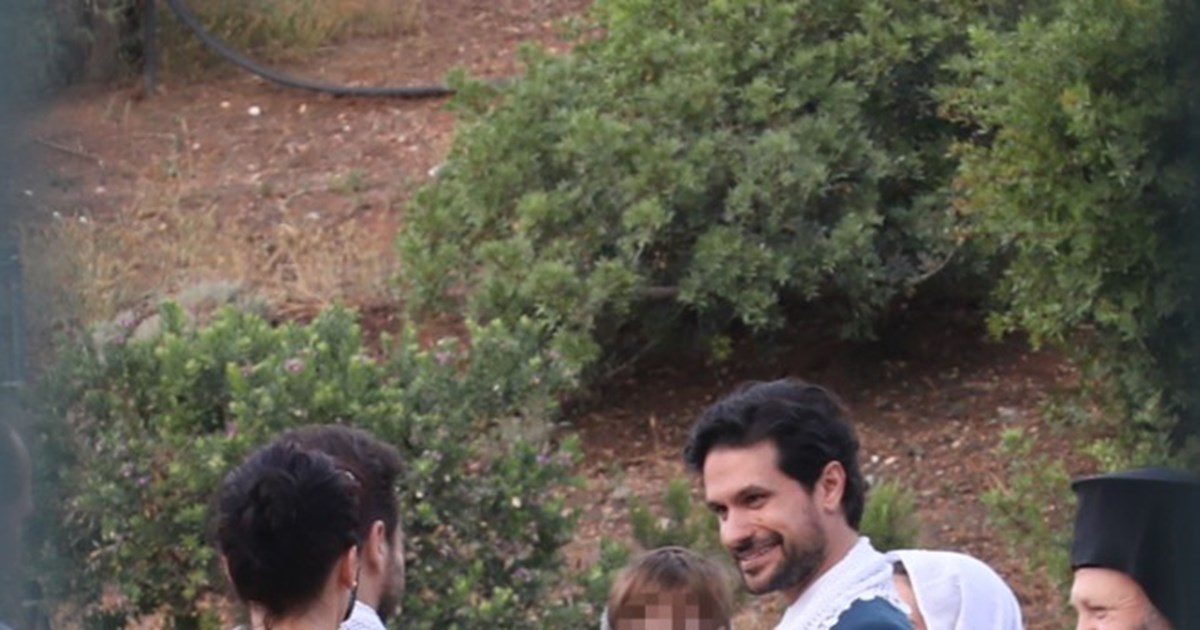 Ορφέας Αυγουστίδης - Γεωργία Κρασσά: Η ώρα που ντύνουν τον γαμπρό και το "δώρο" της Μαρίας Τζομπανάκη [Εικόνες-Βίντεο]