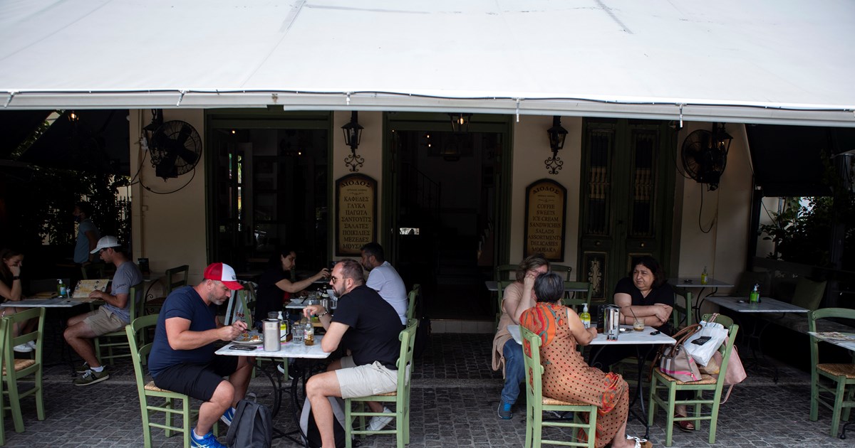 Κορονοϊός: Τι αλλάζει για τεστ, πιστοποιητικά και μάσκες - Συνεδριάζουν οι ειδικοί για την άρση των μέτρων από 1η Μαΐου