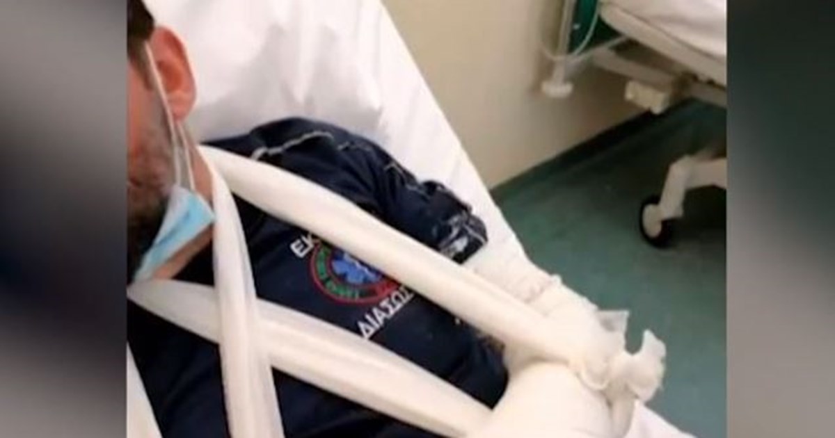 Πυρκαγιά σε παροπλισμένο πλοίο στο λιμάνι της Ελευσίνας