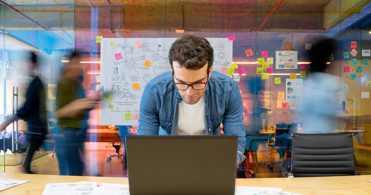 ΕΛΣΤΑΤ: Στο 12,2% διαμορφώθηκε η ανεργία τον Μάρτιο - εικόνα 2