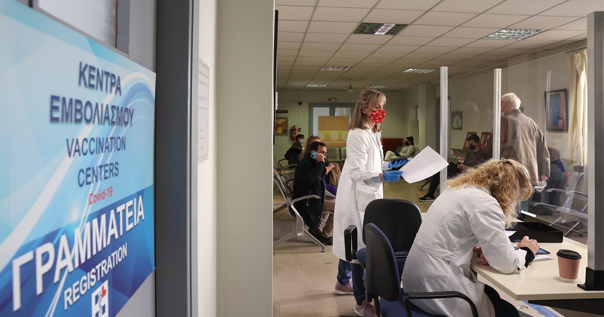 Ερευνα "βόμβα" για την τέταρτη δόση εμβολίου: Προστατεύει περισσότερο από τη λοίμωξη, αλλά εξασθενεί σε 8 εβδομάδες