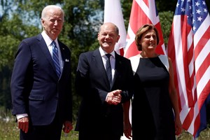 Τρολάρουν τον Πούτιν οι G7: "Να βγάλουμε και εμείς τα ρούχα μας πάνω σε άλογο;" [βίντεο] - εικόνα 2