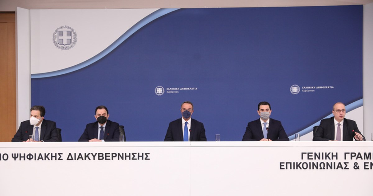 H βόλτα του Τσίπρα στην Καλαμαριά και η στάση στους μουσικούς του δρόμου [βίντεο]