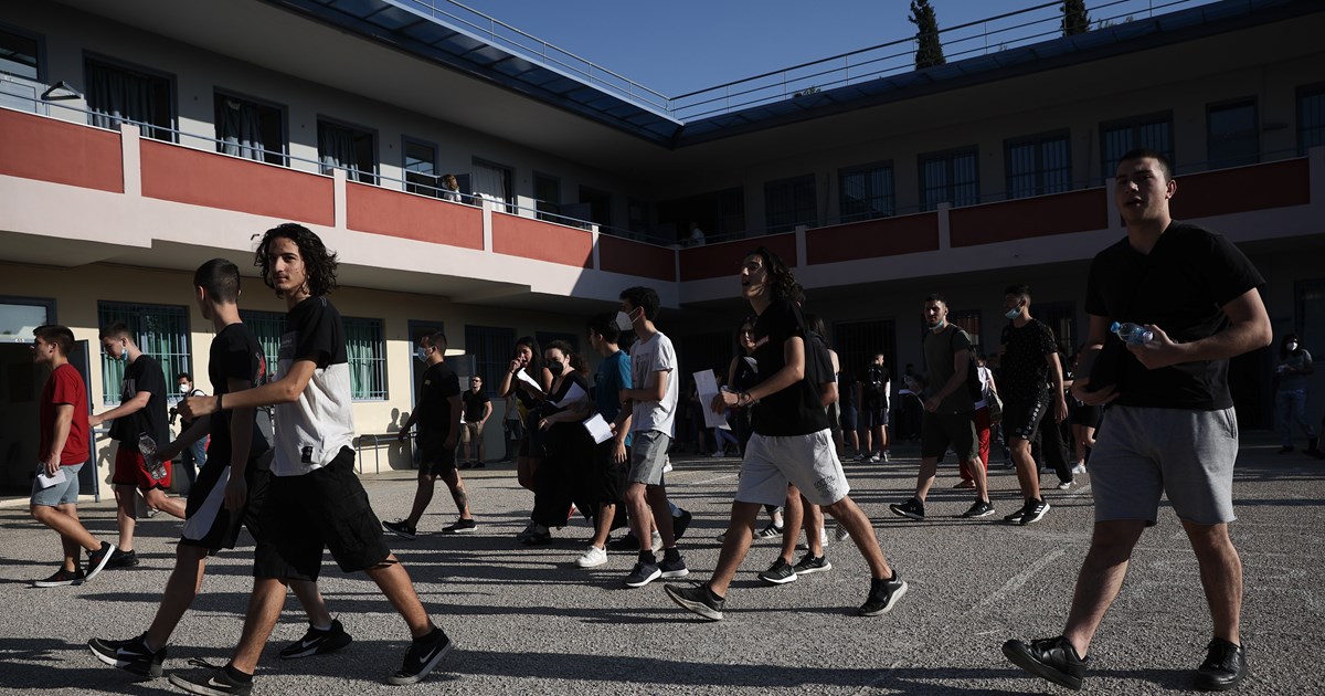 Πανελλήνιες 2022: Ανοίγει σήμερα η πλατφόρμα για καταχώρηση των τηλεφώνων των υποψηφίων - Μέσω sms οι βαθμοί - εικόνα 2