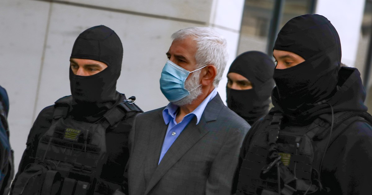 Πατήσια: Έκρηξη σε πολυκατοικία – Βραχυκύκλωμα στα ρολόγια της ΔΕΗ [βίντεο]