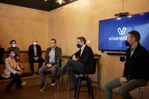 Με τη φρατζόλα στο χέρι ο Πέτρος Κωνσταντινέας του ΣΥΡΙΖΑ κατά της ακρίβειας: "Καλύτερα με παπάκι παρά με Μητσοτάκη..."