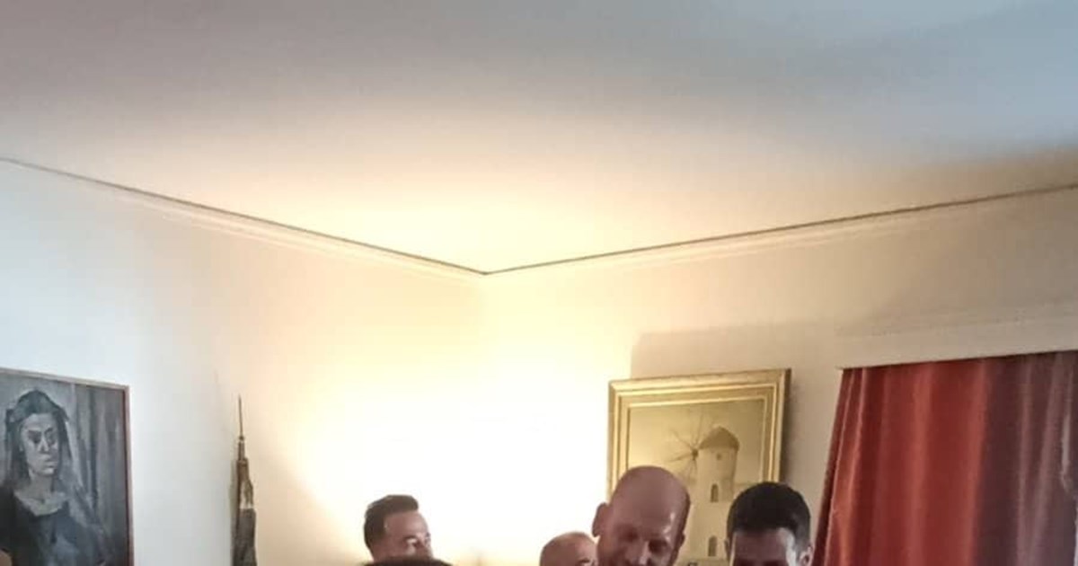 Καυστική απάντηση του Αύγουστου Κορτώ στον Μανώλη Μητσιά: "Ως αδερφή ομολογώ πως έχω προκαλέσει..."