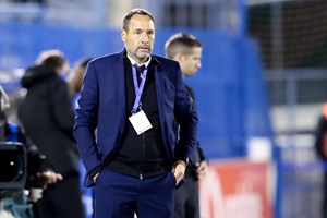 Τζον Φαν Σχιπ: "Δύσκολο αλλά έχουμε πίστη" - Τι είπε ο Ολλανδός προπονητής της Εθνικής για τον αγώνα με την Ισπανία