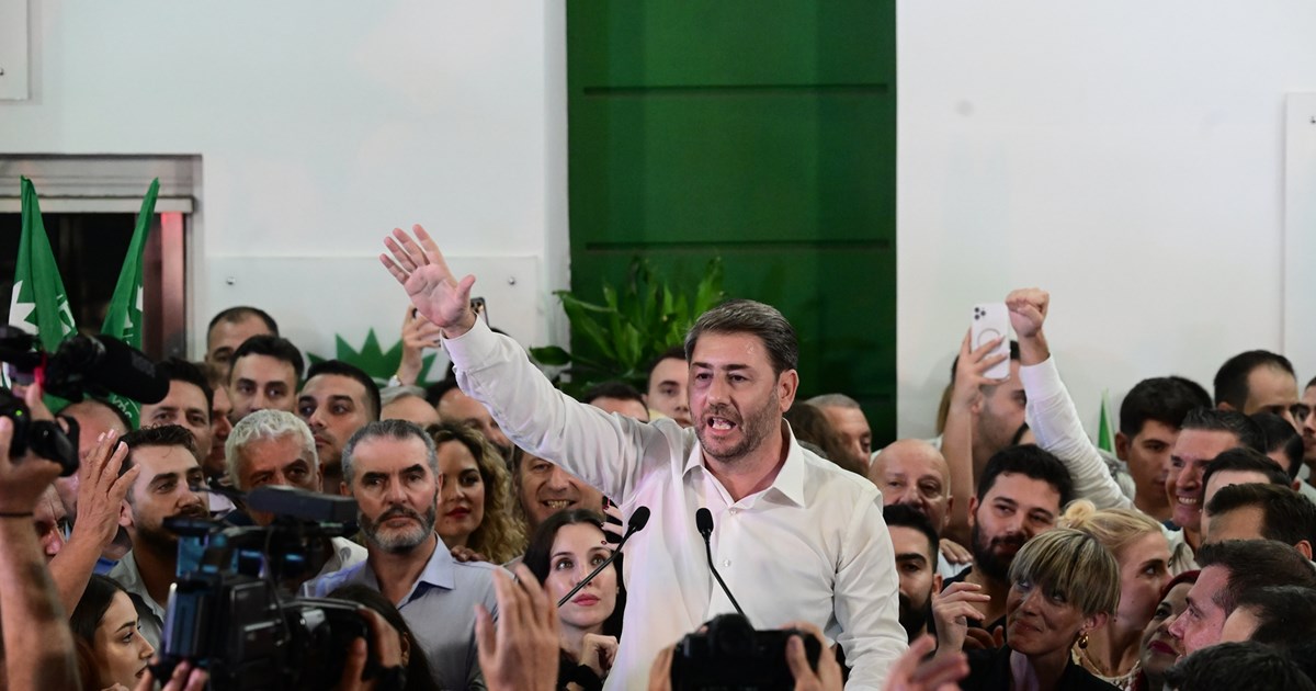 Δημοσκόπηση MRB: Ηγέτης της αντιπολίτευσης ο Ανδρουλάκης - Πώς κρίνουν οι "γαλάζιοι" ψηφοφόροι τη στάση Σαμαρά-Καραμανλή