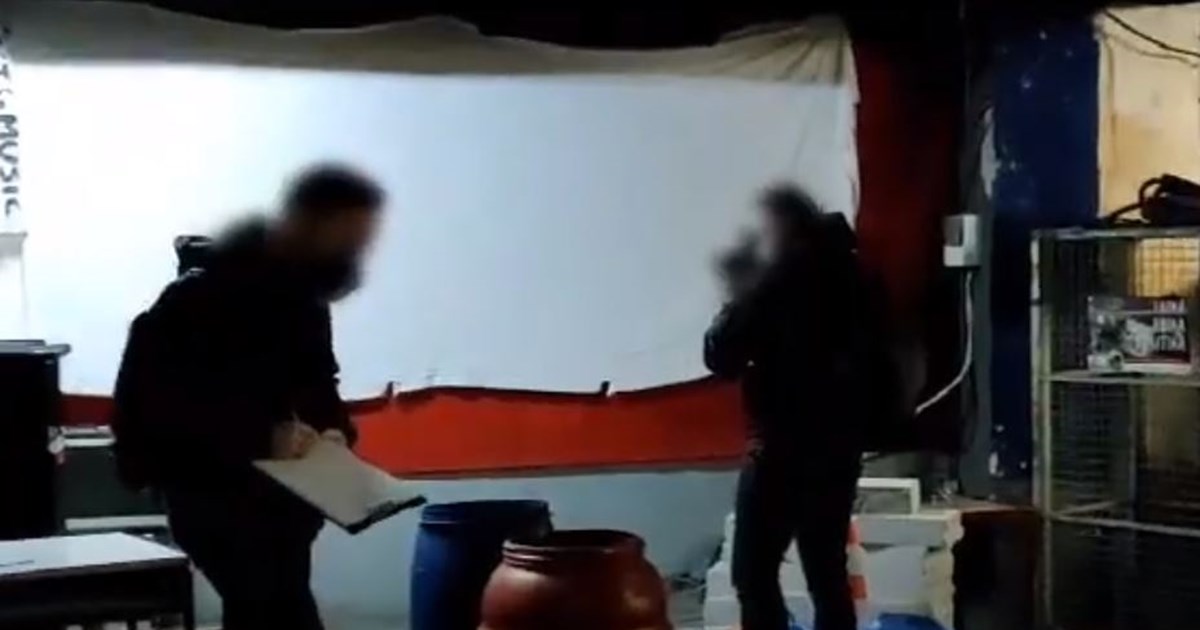 Απειλές κατά του Πρύτανη του ΑΠΘ: Κόλλησαν κηδειόχαρτα με τη φωτογραφία του στη Θεσσαλονίκη [εικόνες] - εικόνα 2