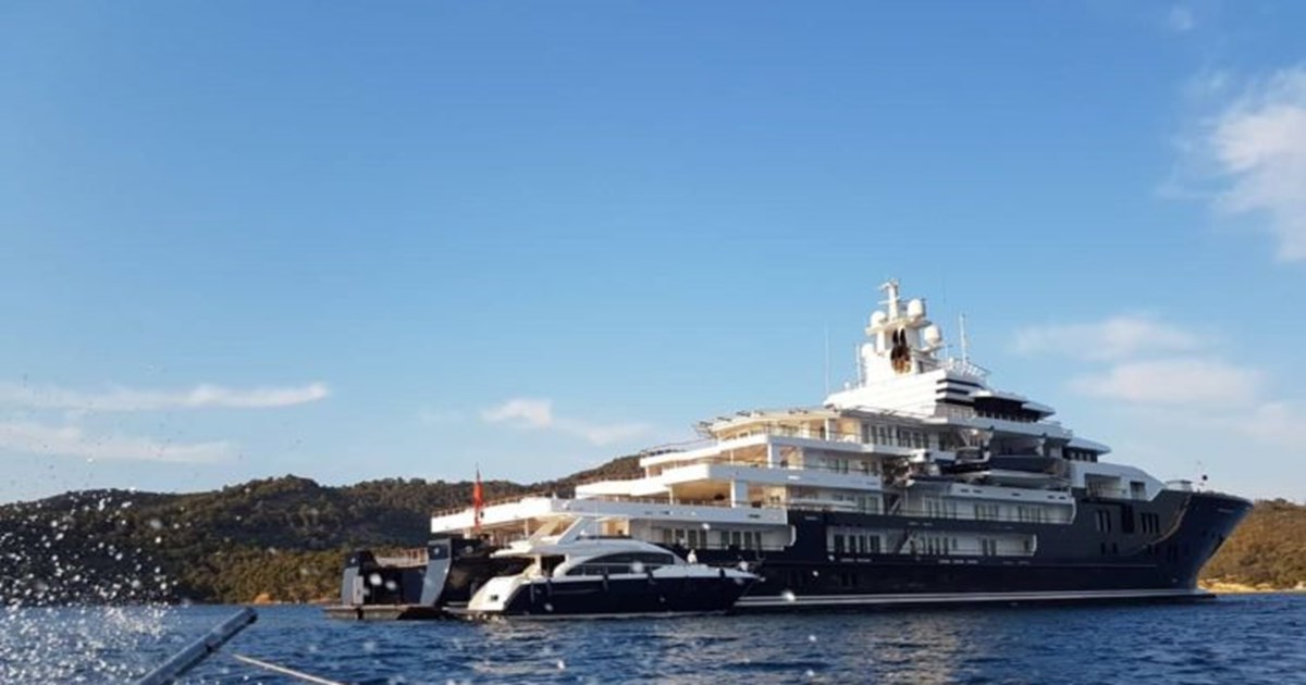 Απόβαση στην Ψαρρού από το ελληνικό mega yacht που θάμπωσε τη Μύκονο - Σε ποιον ανήκει [εικόνες, βίντεο] - εικόνα 6
