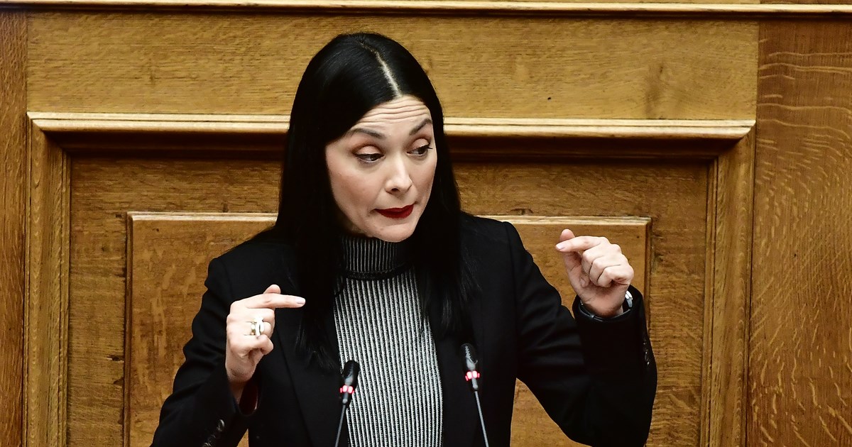 Οι 3 ατάκες στο συνέδριο του ΠΑΣΟΚ που ξεχώρισαν: Το "ηφαίστειο που ξυπνά", το "βυτιοφόρο του ΣΥΡΙΖΑ" & το "ΠΑΣΟΚ Ανέστη"