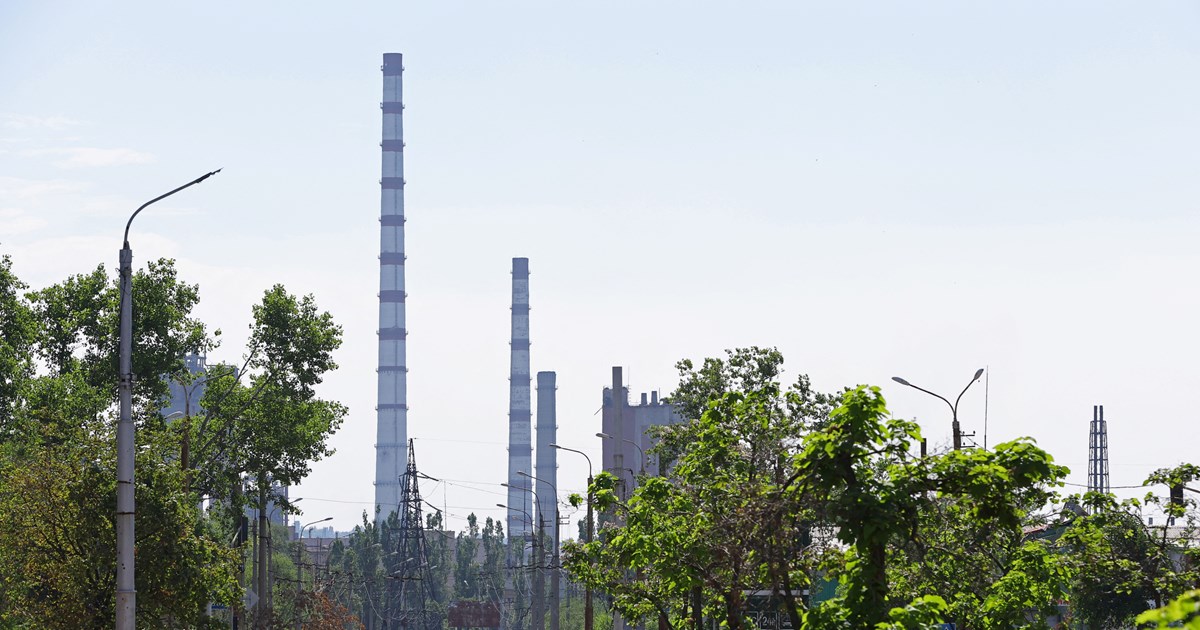 Οδησσός - Θρήνος στα χαλάσματα: 14 νεκροί ανάμεσά τους και παιδιά σε πολυκατοικία που χτυπήθηκε από ρωσικό πύραυλο [εικόνες] - εικόνα 4