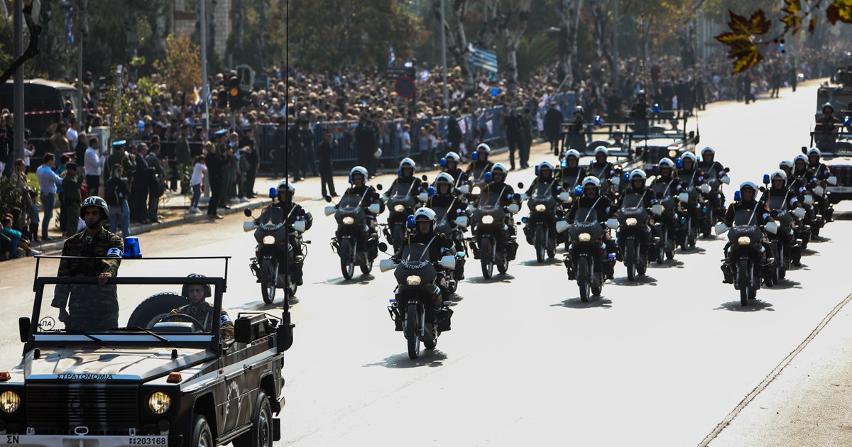 Παρέλαση 28ης Οκτωβρίου: "Κλέβουν" την παράσταση F-16 και Spitfire στη Θεσσαλονίκη - Οι κυκλοφοριακές ρυθμίσεις [βίντεο]