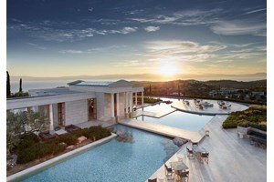 Φωτιά στο Κρανίδι: Δείτε τις ζημιές στο πολυτελές ξενοδοχείο Amanzoe - Εμπρησμό καταγγέλει ο δήμαρχος Ερμιονίδας