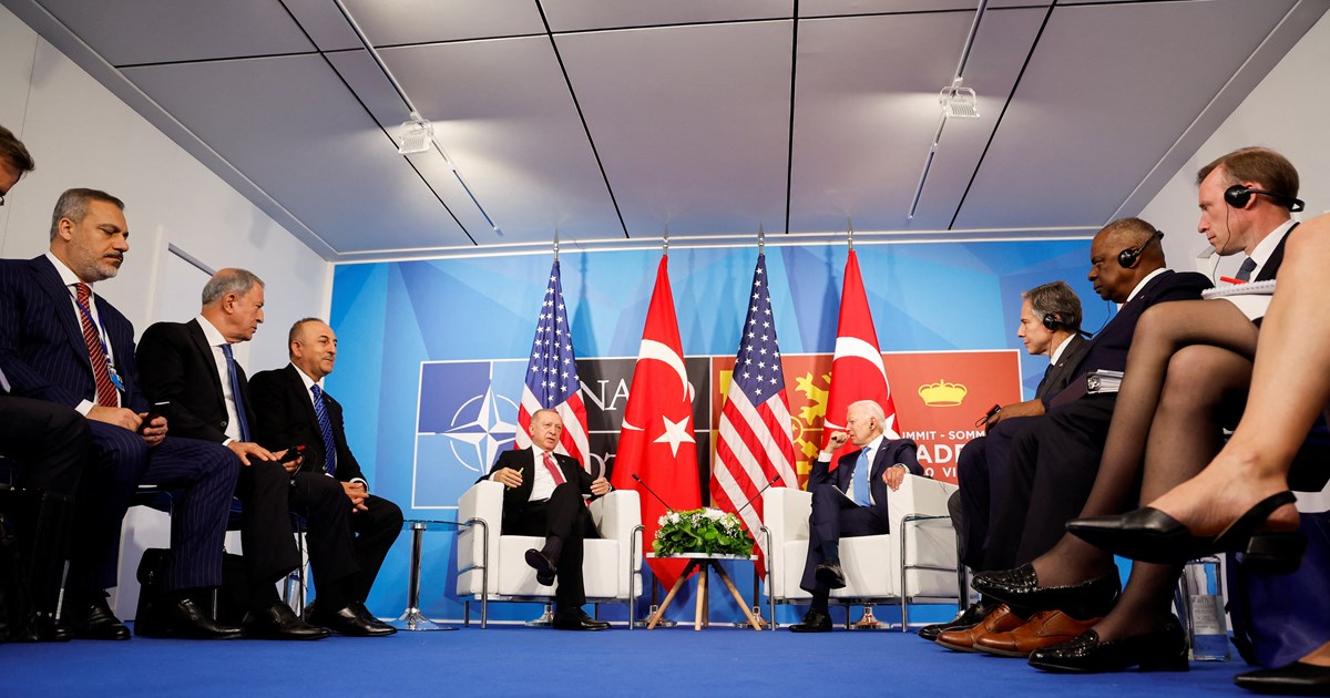 Η αντιπολίτευση κατηγορεί τον Ερντογάν για κωλοτούμπα: "Ίσως γίνει και κουμπάρος του Μητσοτάκη" - εικόνα 2