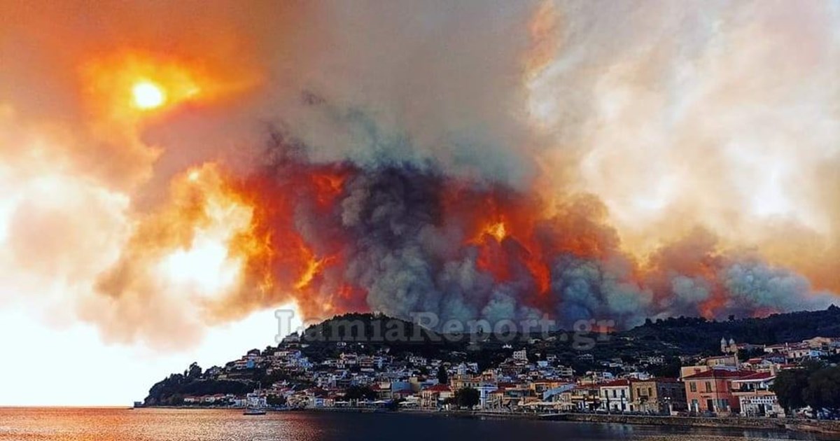 Ξεφεύγει η φωτιά στην Εύβοια: Καίγονται σπίτια – Εκκενώνονται οικισμοί