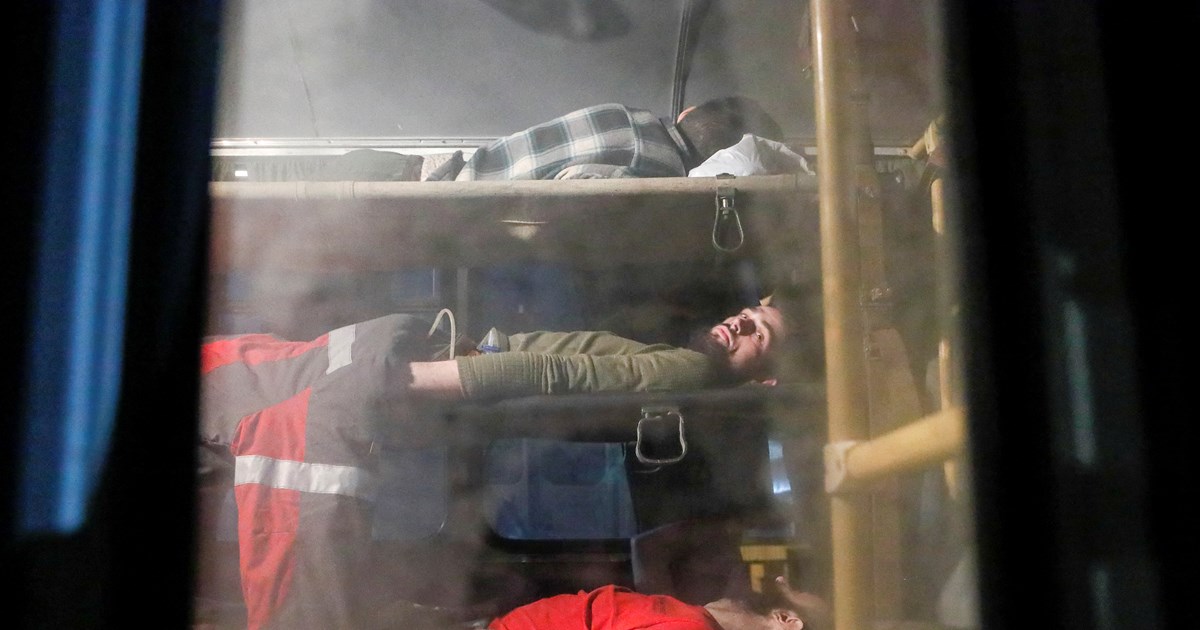 Πόλεμος στην Ουκρανία: 694 μαχητές του Αζοφστάλ παραδόθηκαν το τελευταίο 24ωρο, λένε οι Ρώσοι - Αβέβαιο το μέλλον τους