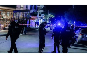 Βούλα: Εξιχνιάστηκε η απόπειρα ανθρωποκτονίας σε βάρος 5 ατόμων έξω από φούρνο - Δύο συλλήψεις
