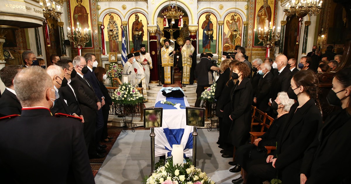 Το τελευταίο ταξίδι του Κάρολου Παπούλια - Στο Νησί της λίμνης των Ιωαννίνων η ταφή του [εικόνες] - εικόνα 2