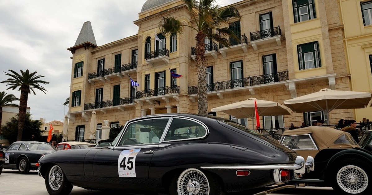 Αναμνήσεις άλλης εποχής: Τα αυτοκίνητα – αντίκες που έκλεψαν την παράσταση στη Χαλκιδική [εικόνες - βίντεο]