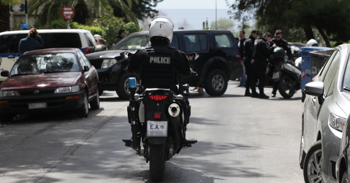 Θεσσαλονίκη: Σοκαριστικές λεπτομέρειες για τη δράση της άγριας συμμορίας ανηλίκων - Ανάγκασαν 14χρονο να γίνει τσαντάκιας - εικόνα 2