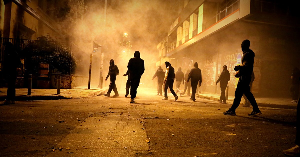 Εμπρηστές έκαψαν τη μοτοσυκλέτα αξιωματικού της ΕΛΑΣ έξω από το σπίτι του