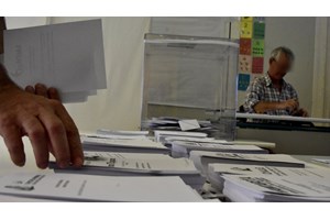 Δημοσκόπηση Interview: Μικρή πτώση για τη ΝΔ - "Παγωμένος" ο ΣΥΡΙΖΑ - Στις 9 μονάδες η διαφορά - εικόνα 2