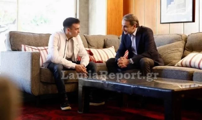 Λαμία: Η συνάντηση Μητσοτάκη με τον 22χρονο ήρωα που έσωσε μωρό 1,5 έτους από πυρκαγιά και θέλει να γίνει πυροσβέστης