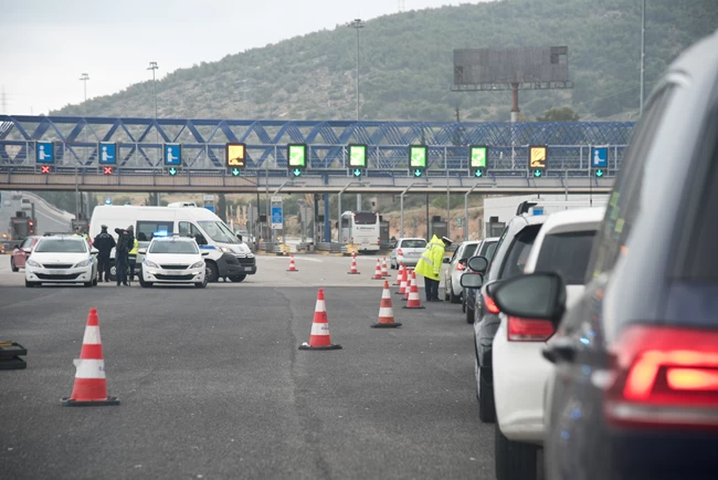 Πάσχα: Τι ισχύει για μετακινήσεις, απαγόρευση κυκλοφορίας και εκκλησίες - Όλα τα μέτρα