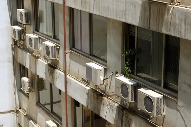 Ενεργειακή κρίση: Σχέδιο "θερμοστάτης" από την Κομισιόν - Λιγότερη θέρμανση και ψύξη από τους καταναλωτές [Βίντεο]