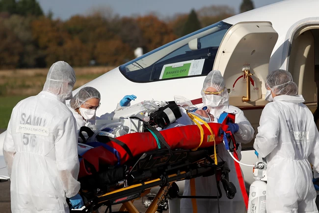 Κορονοϊός: Αφόρητη πίεση στο σύστημα υγείας Γαλλίας και Βελγίου - Ασθενείς μεταφέρονται στη Γερμανία [Συγκλονιστικές εικόνες]