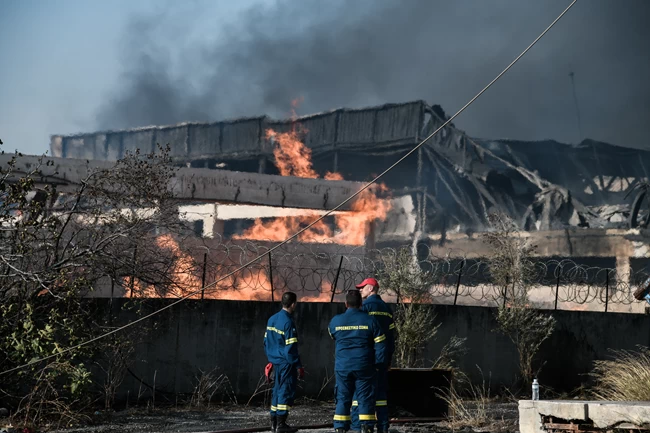 Aspropyrgos Megalh Fwtia Se Ergostasio 3yleias Apopniktikh H Atmosfaira Ellada Eidhseis